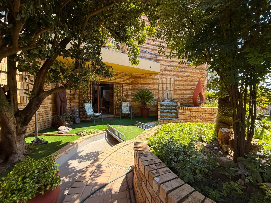 6 Bedroom Property for Sale in Van Der Hoff Park North West